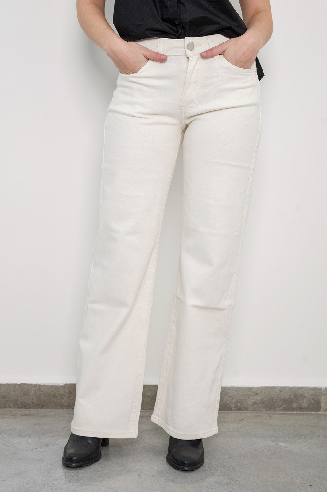 ג'ינס לבן