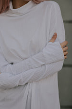 חולצת בייסיק ארוכה לבנה לין